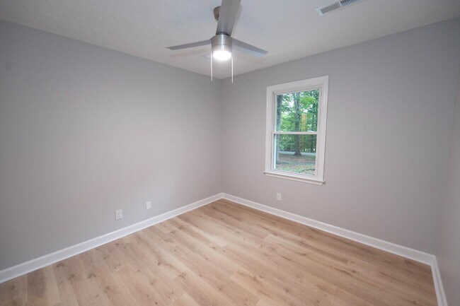 Building Photo - 691 Timberlake Dr