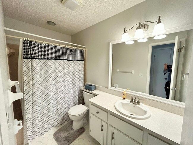 Building Photo - 4107 Santiago St