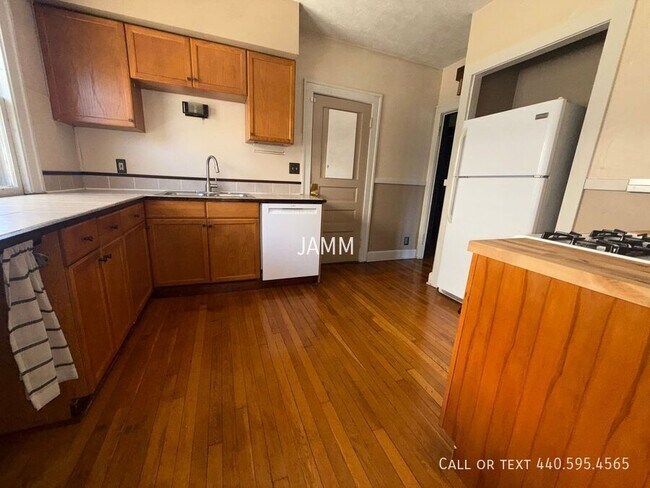 Building Photo - 9614 Clifton Blvd