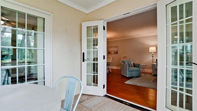 Building Photo - 401 Palm Tree Dr