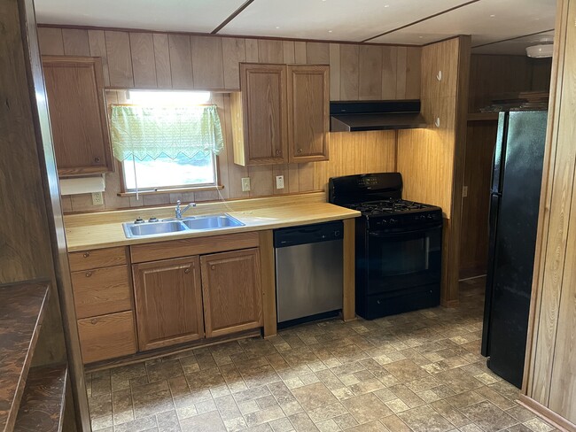 Building Photo - 117 Monday Dr