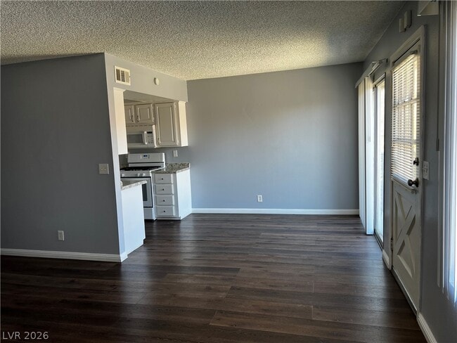 Building Photo - 6630 Bubbling Brook Dr