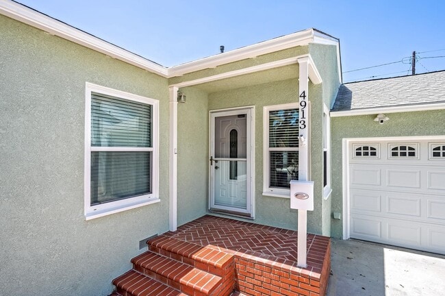 Building Photo - 4913 Premiere Ave