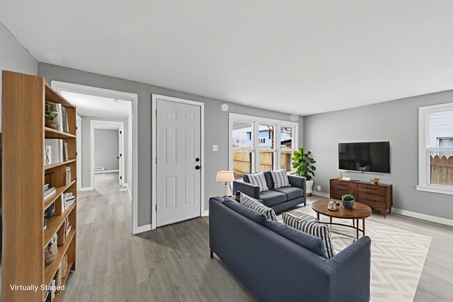 Building Photo - 228 E Siebenthaler Ave