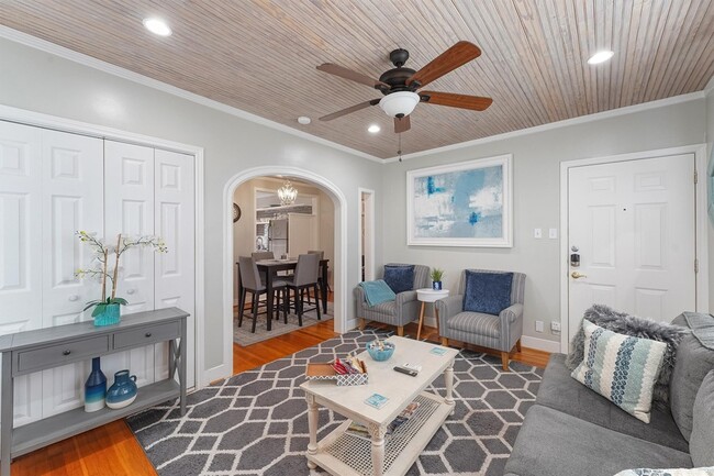 Building Photo - 403 W Polk St