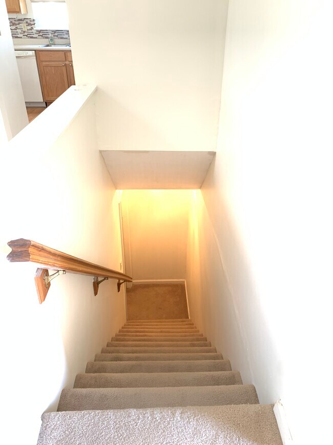 Building Photo - 7188 Oak Stream Dr