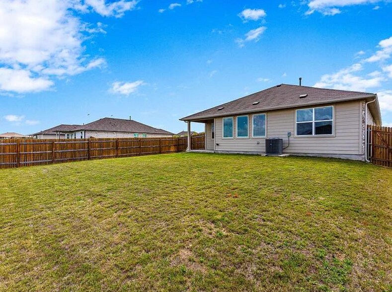 Building Photo - 134 Little Walnut Cv