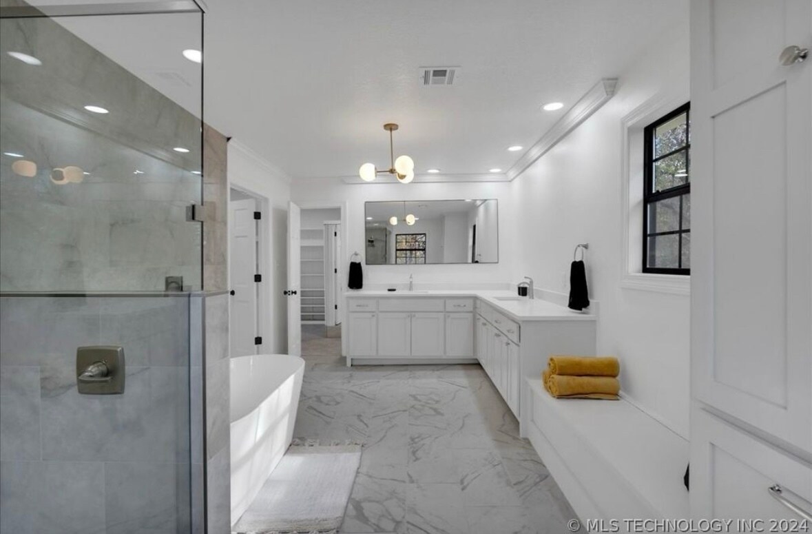 Building Photo - 11016 S Jamestown Ave