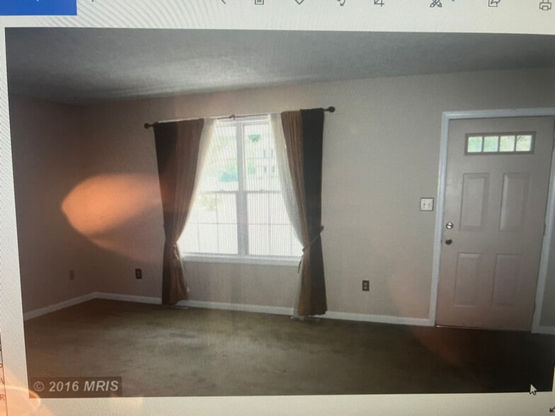 Building Photo - 39318 Summit Hill Dr