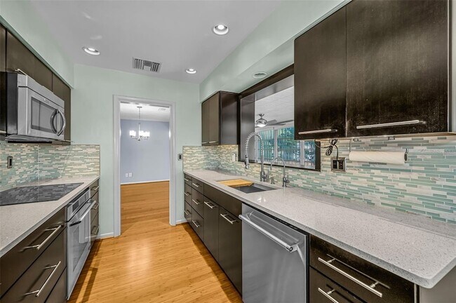 Building Photo - 1387 Hill Dr