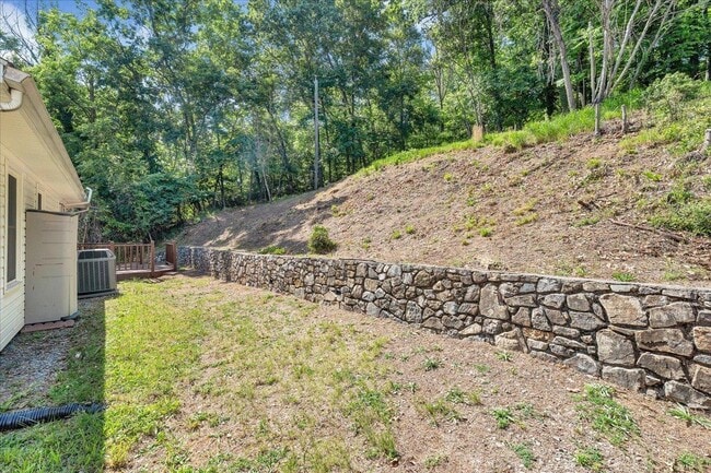 Building Photo - 2823 Lansing Dr SW