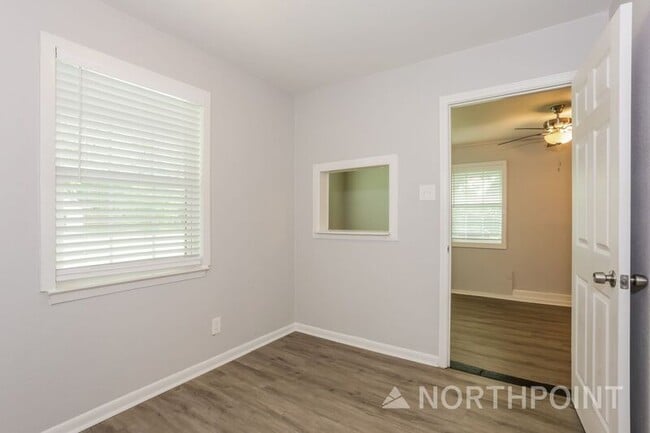 Building Photo - 1009 E Jefferson St