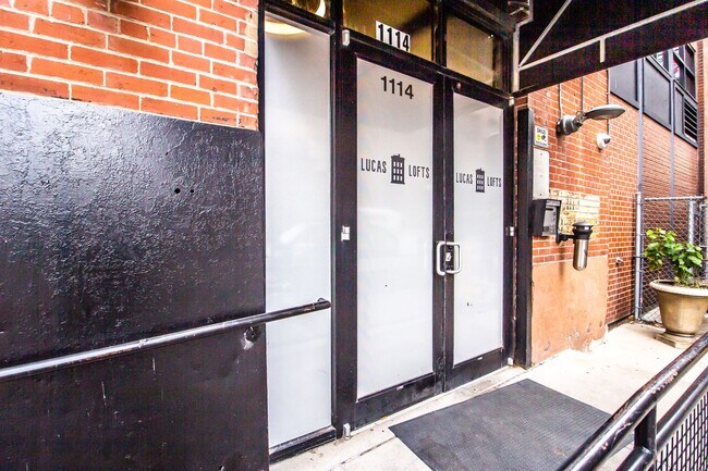 Building Photo - Gorgeous Loft-Ask About our Move in Special!!!