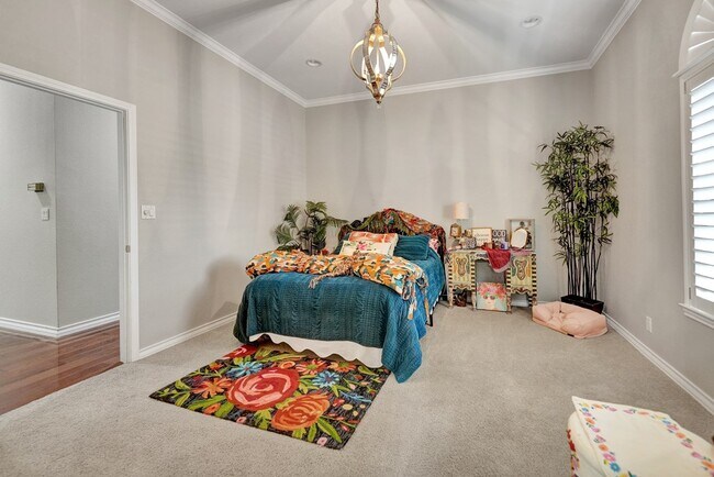 Building Photo - 5 Muirfield Dr