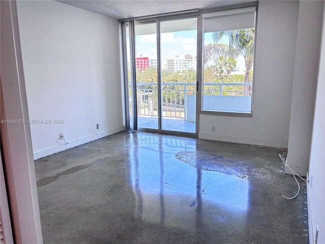 Building Photo - 400 South Pointe Dr