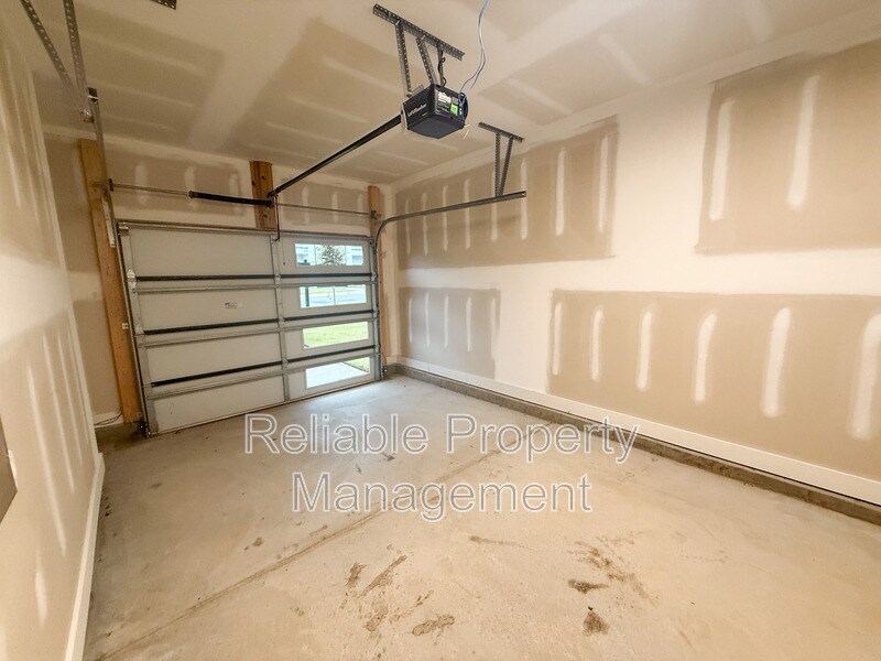Building Photo - 37 N Laird Dr