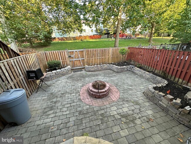 Building Photo - 6930 Hamilton Ct