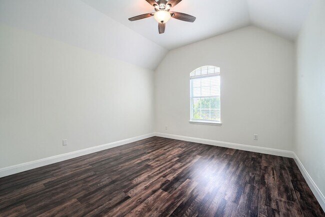 Building Photo - 812 Brookwater Dr