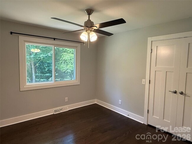 Building Photo - 200 Sherwood Dr