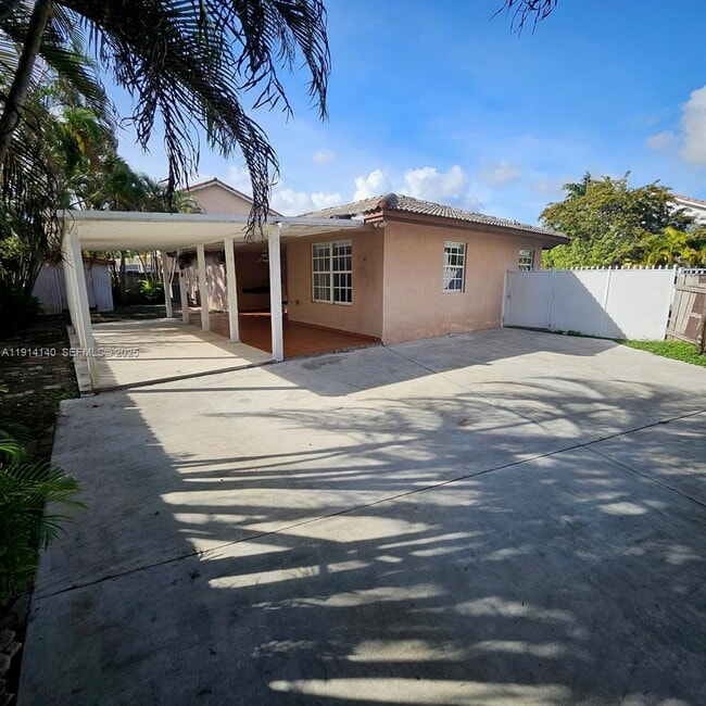 Building Photo - 8330 SW 96th Pl