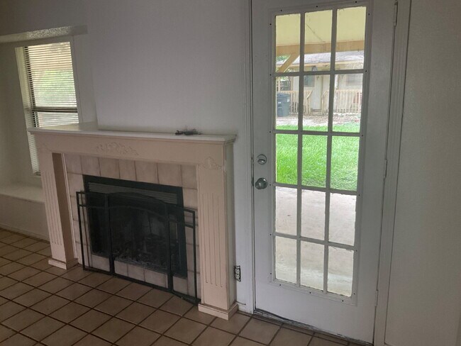 Building Photo - Large beautiful home for rent