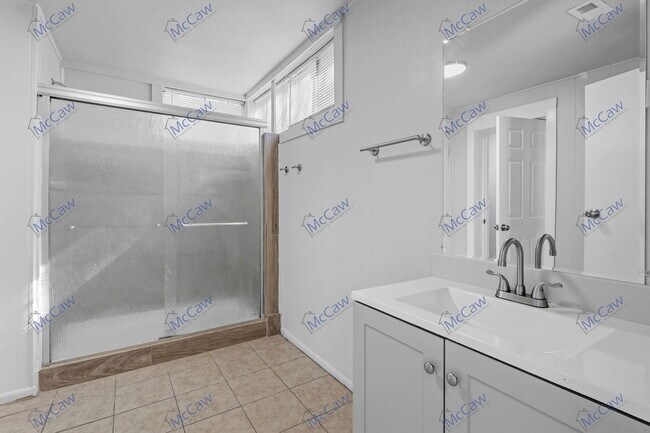 Building Photo - 419 N Grand Ave