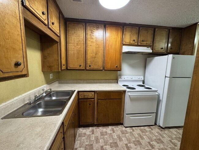 Building Photo - 2 bedroom 1 bath Budget Friendly!!