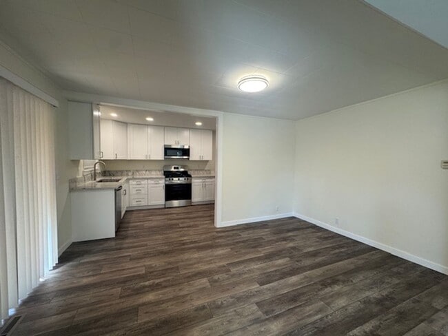 Building Photo - Beautiful 4 bedroom CUTTEN home