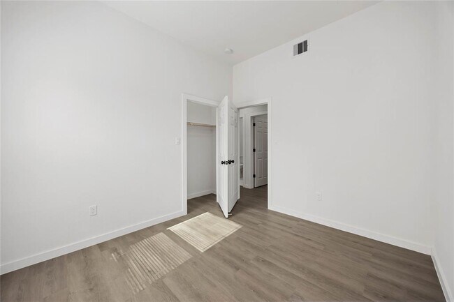 Building Photo - 330 Clearwater St