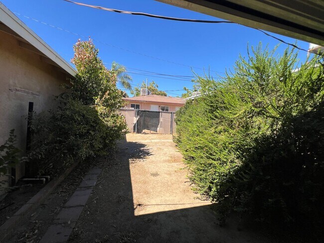 Building Photo - 2923 Peerless Ave