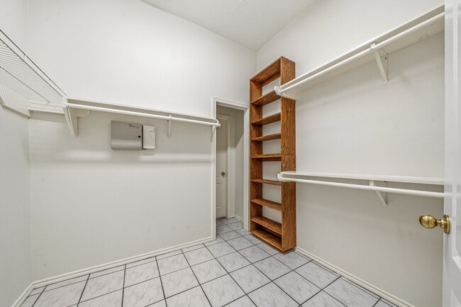 Building Photo - 12335 Shadowvista Dr