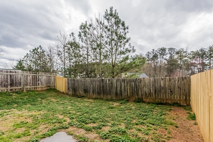 Building Photo - 2355 Lexington Ln