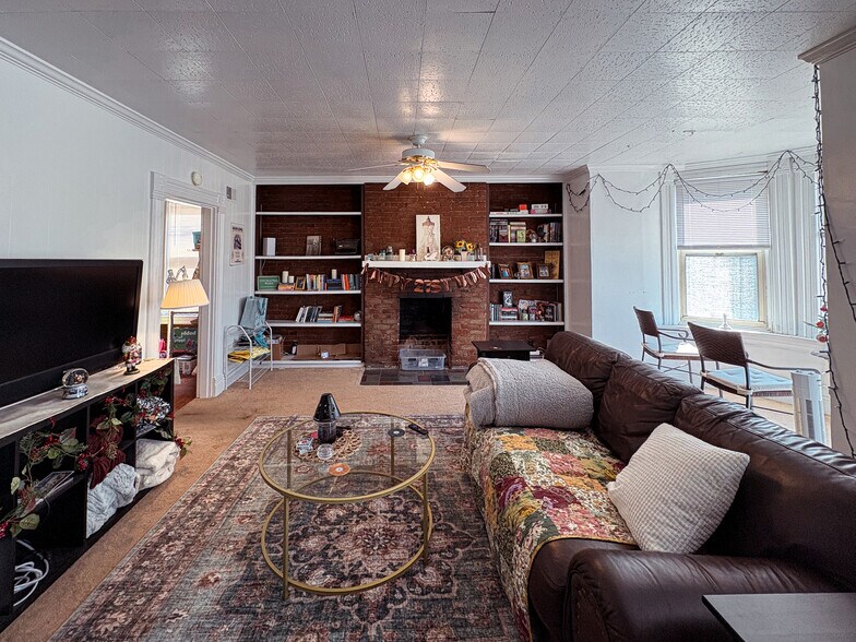 Building Photo - 627 S Negley Ave