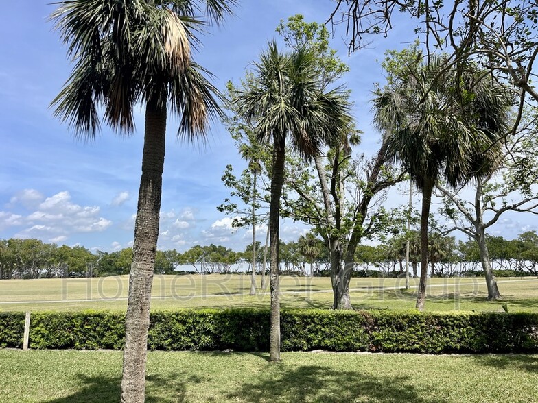 Building Photo - 2618 Cove Cay Dr