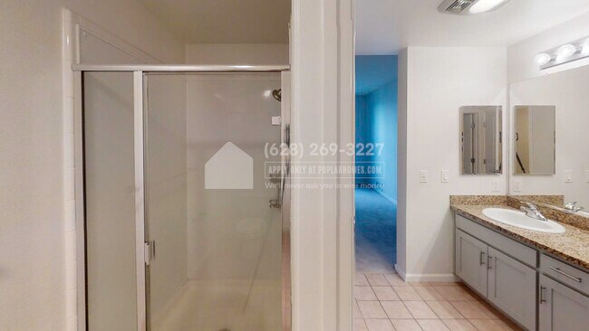 Building Photo - 401 Crescent Ct