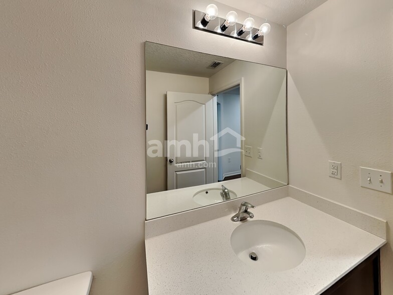 Building Photo - 1220 Brenton Leaf Dr