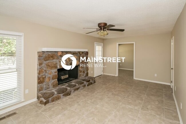 Building Photo - 3 Bedroom Pet-Friendly Home in Birmingham,...