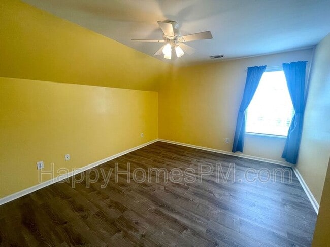 Building Photo - 3189 Queensgate Way