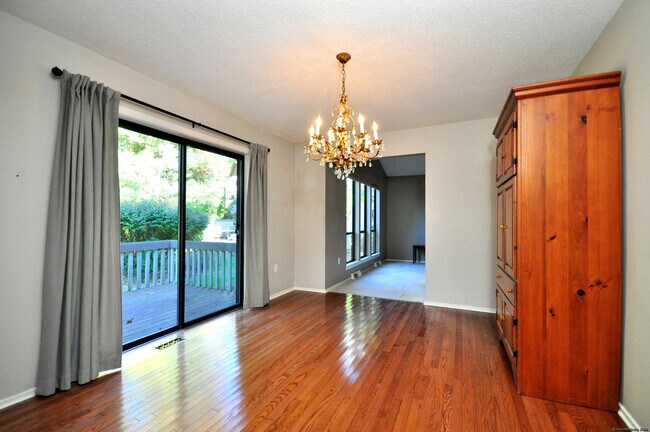 Building Photo - 16 Applewood Ln