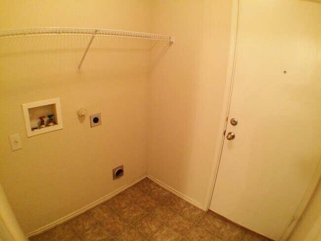 Building Photo - Fully Updated Mesquite Home with New HVAC, New Carpet & Nearby Park!