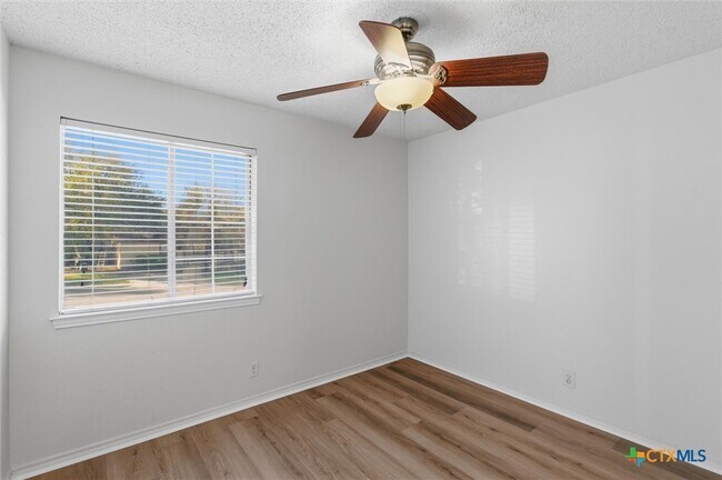 Building Photo - 115 Crest Dr