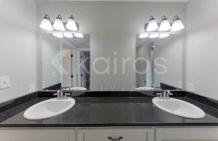 Building Photo - 102 White Water Ln