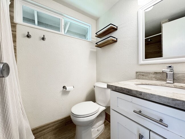 Building Photo - Pet Friendly Kailua Townhouse with A/C