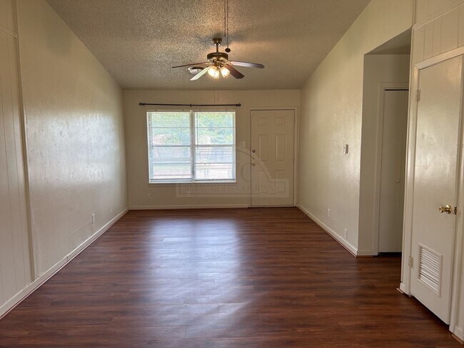 Building Photo - 1510 Metropolitan Dr