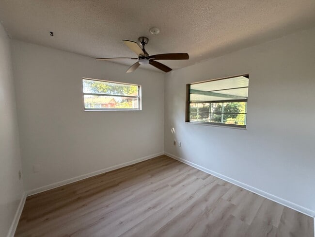 Building Photo - Englewood Park 3 bedroom, 2 bath available...