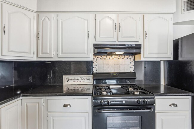 Building Photo - 9427 N 1st Ave