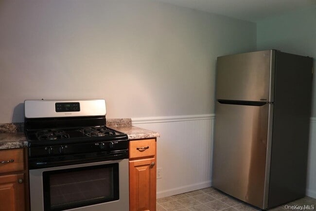 Building Photo - 2 Pelham Ave