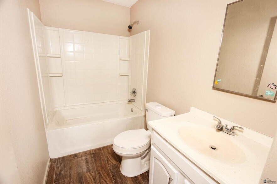 Building Photo - 1276 S Pagent Ave