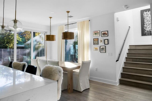 Building Photo - 404 Powell Cir