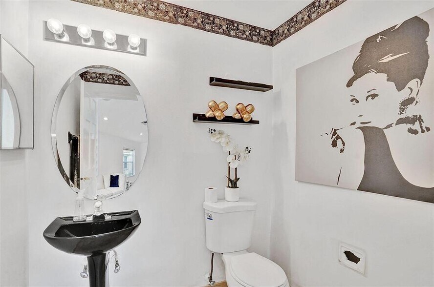 Building Photo - 6512 NW 54th Ct